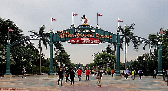 hong kong disneyland entrance